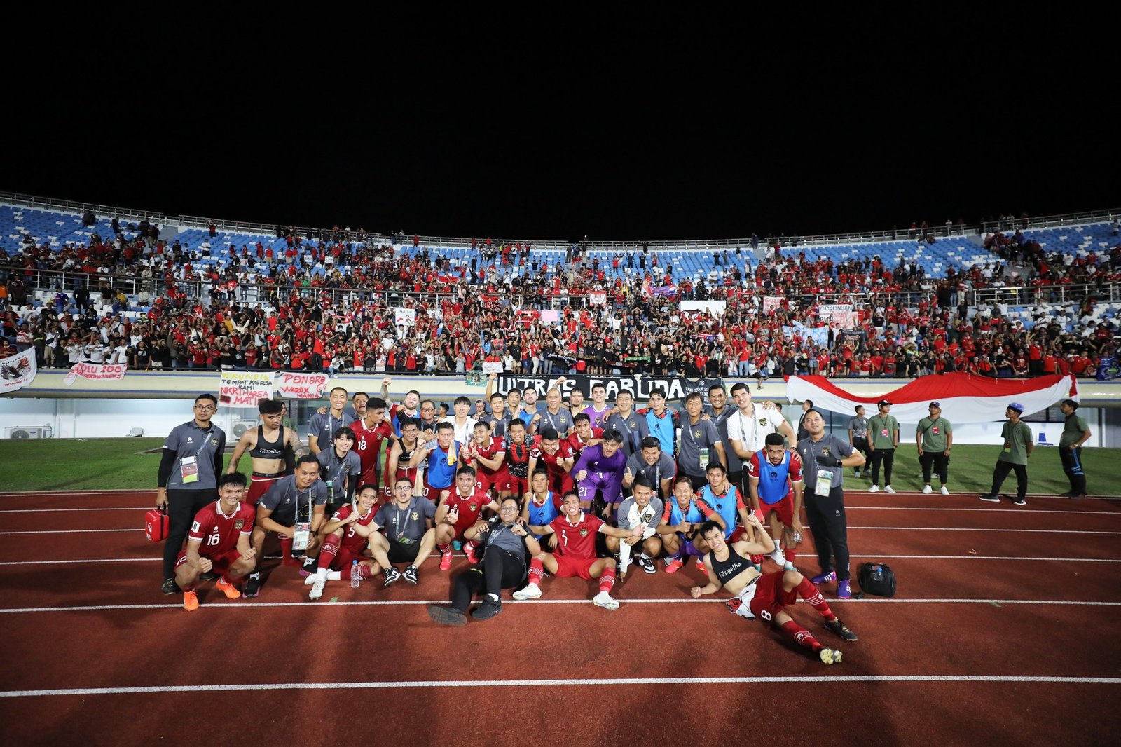 Foto bersama usai kemenangan Timnas Indonesia vs Brunei Darussalam. (Foto : PSSI)