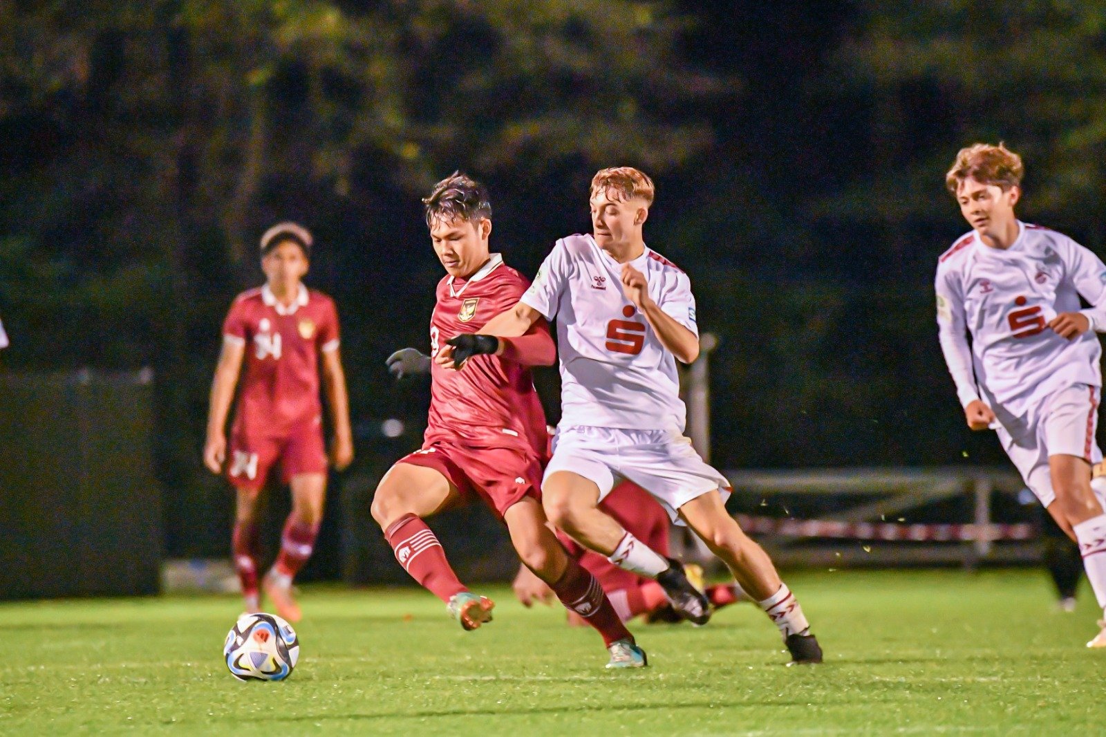 Tim U-17 Indonesia harus mengakui keunggulan FC Koln U-17 dengan 2-3 di RheinEnergie Sportpark, Koln, Jerman, Jum'at (20/10) malam. Foto : PSSI