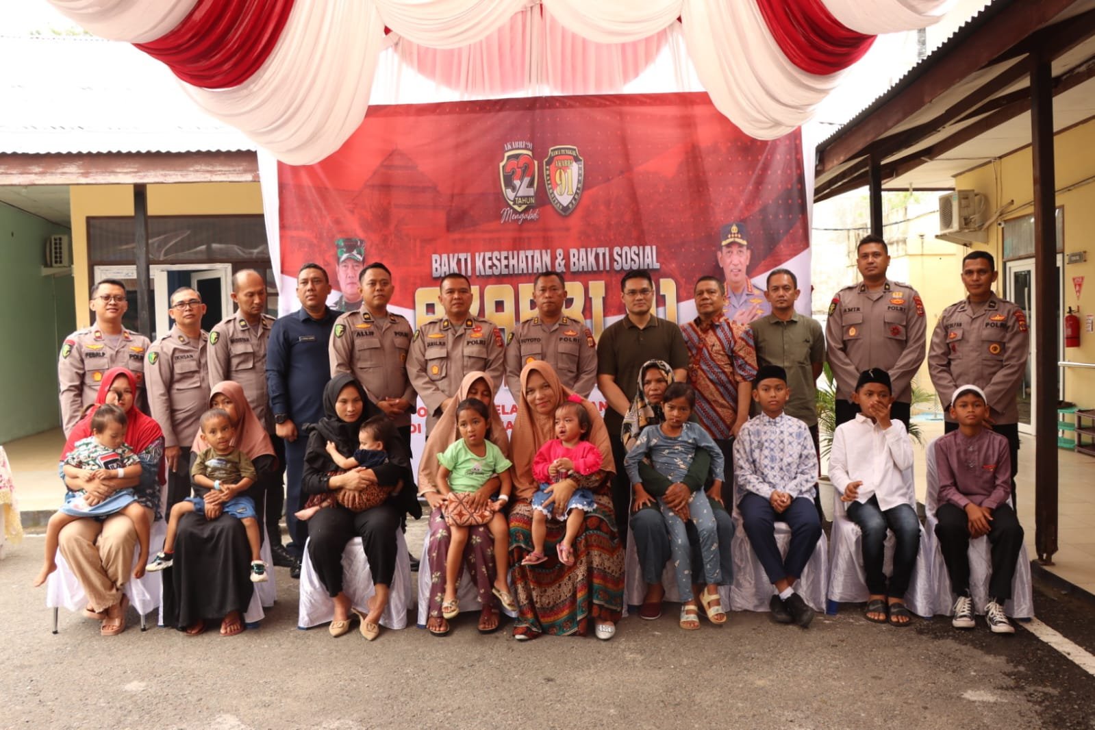 Para alumni Akabri tahun 1991 telah menggelar bakti kesehatan operasi bibir sumbing secara gratis di Rumah Sakit Bhayangkara Polda Aceh, Lamteumen, Kota Banda Aceh pada Kamis, 19 Oktober 2023.