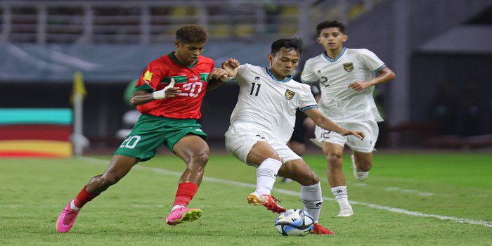 Timnas U-17 Indonesia saat berjumpa dengan Timnas Maroko. Foto : PSSI