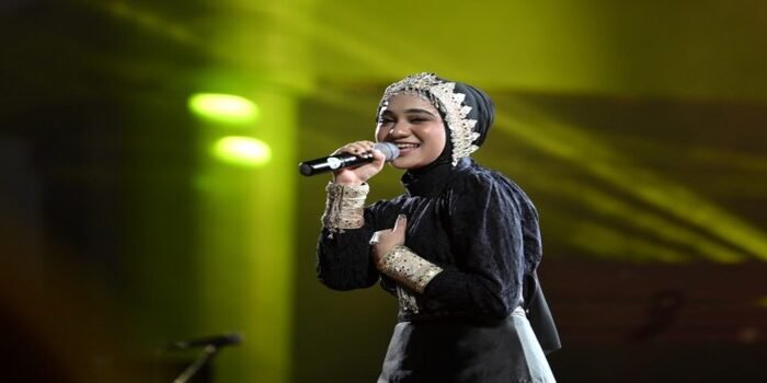 Nabila Taqiyyah trending topik tampil di malam penutupan PKA-8, di Taman Sulthanah Safiatuddin, Banda Aceh, Minggu, 12 November 2023. (Foto : MC/RA)