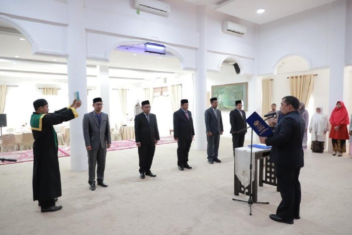 Pj.Bupati Aceh Besar Muhammad Iswanto, S.STP MM melantik beberapa jabatan eselon IIb di lingkungan Pemerintah Kabupaten Aceh Besar, meuligoe Bupati Aceh Besar, Kota Jantho, Jum’at ( 03/11/2023 ).