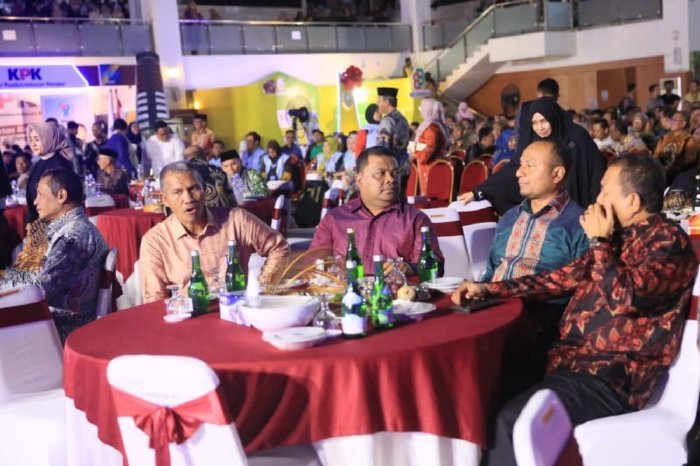 Sekda Aceh Besar Sulaimi menghadiri Closing Ceremony Roadshow Bus KPK & Road to Hakordia 2023 dan pekan raya UMKM Aceh yang ditutup secara resmi oleh Deputi Pendidikan dan peran serta masyarakat Komisi pemberantasan Korupsi (KPK) Wawan Wardiana.