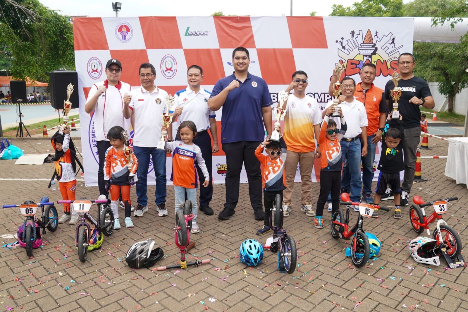 Menteri Pemuda dan Olahraga Republik Indonesia (Menpora RI) Dito Ariotedjo, menyampaikan apresiasinya pada pelaksanaan kejuaraan Jakarta Cycling Challenge BMX Kejuaraan Daerah 2023. Kejuaraan itu menurutnya, sebagai ajang talent scouting atau pencarian bakat bibit atlet sepeda BMX.(foto:egan/kemenpora.go.id)