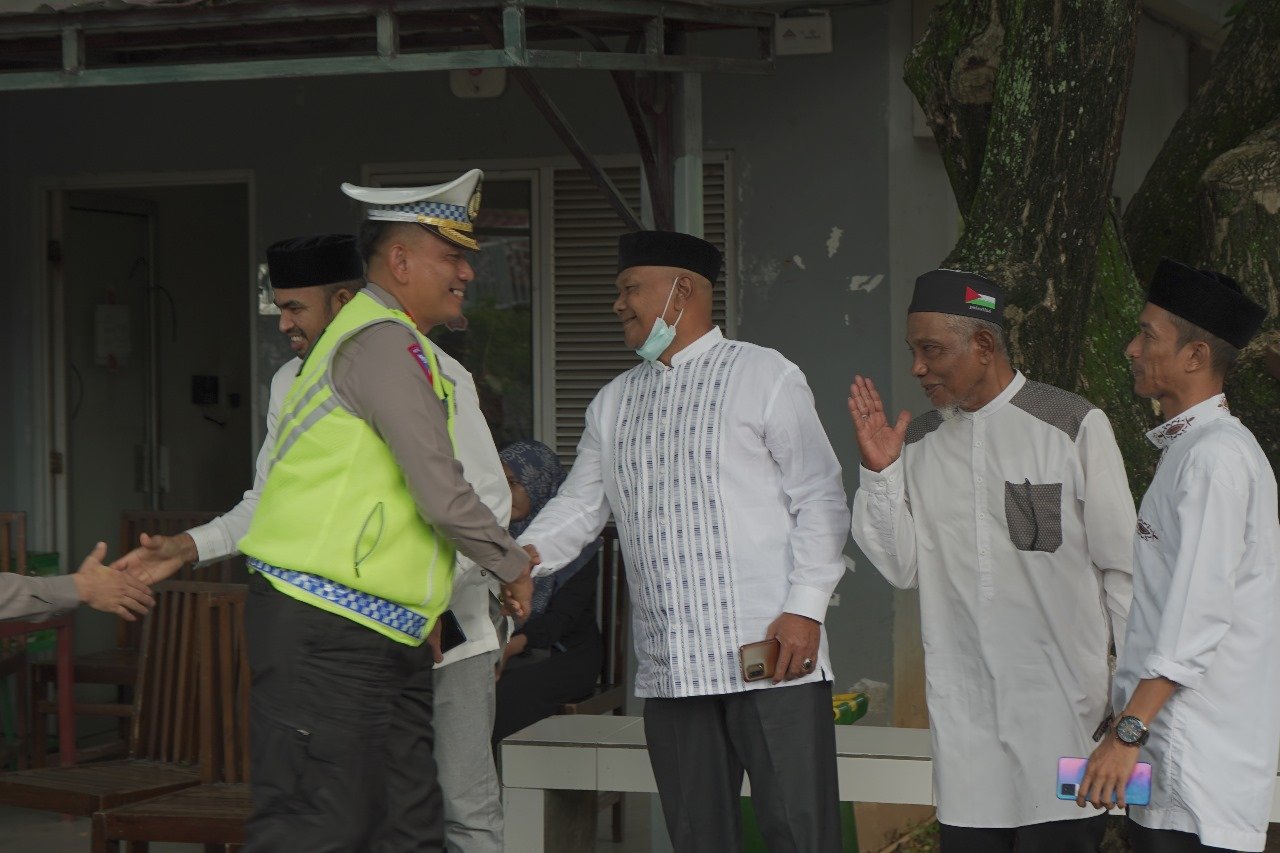 Dirlantas Polda Aceh Kombes M Iqbal Alqudusy turun langsung untuk mengamankan tabligh akbar peringatan ke-19 tahun Tsunami Aceh di Komplek PLTD Apung Punge Blang Cut, Kecamatan Jaya Baru, Banda Aceh, Selasa, 26 Desember 2023. Foto : Humas Polda Aceh