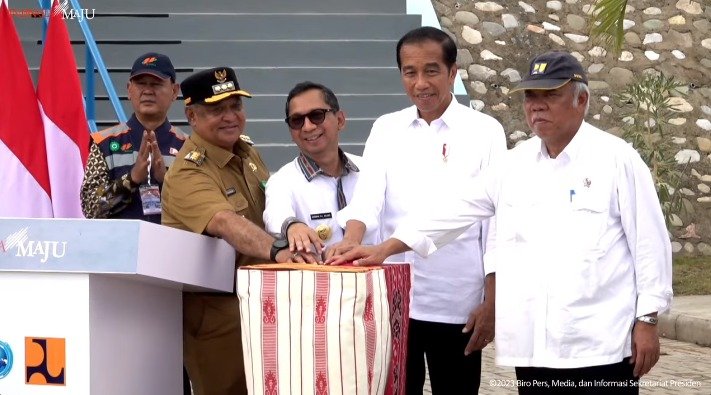 Presiden Jokowi meresmikan SPAM Kali Dendeng, di Kupang, NTT, Rabu (06/12/2023). (Sumber: Tangkapan Layar)