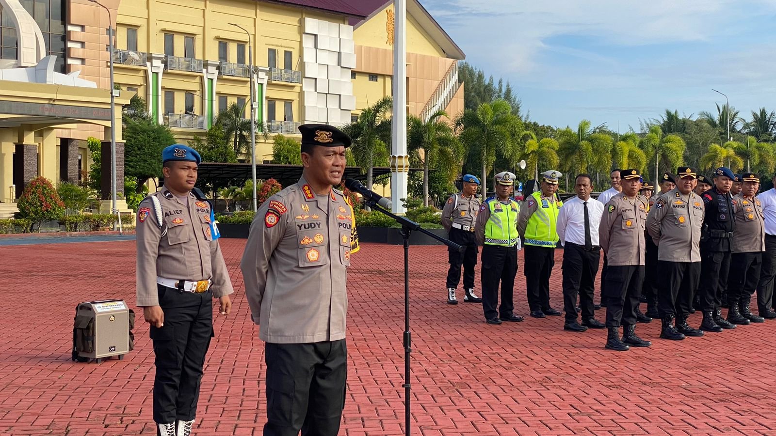 Satgas Operasi Mantap Brata (OMB) Seulawah 2023-2024 menggelar apel rutin di lapangan Polda Aceh, Senin, 11 Desember 2023. Foto : Humas Polda Aceh