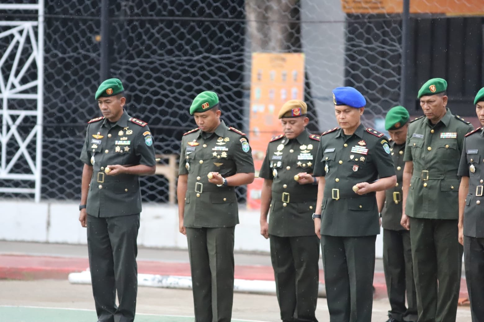 Dandim 0103/Aceh Utara Letkol Kav Makhyar, ST., MM., M.H.I., mengikuti upacara peringatan Hari Juang TNI AD ke-78 tahun 2023 di lapangan Sudirman Jalan Iskandar Muda, Kelurahan gampong jawa lama, Kecamatan Banda Sakti, Kota Lhokseumawe, Ju'mat (15/12/2023). Foto : Istimewa