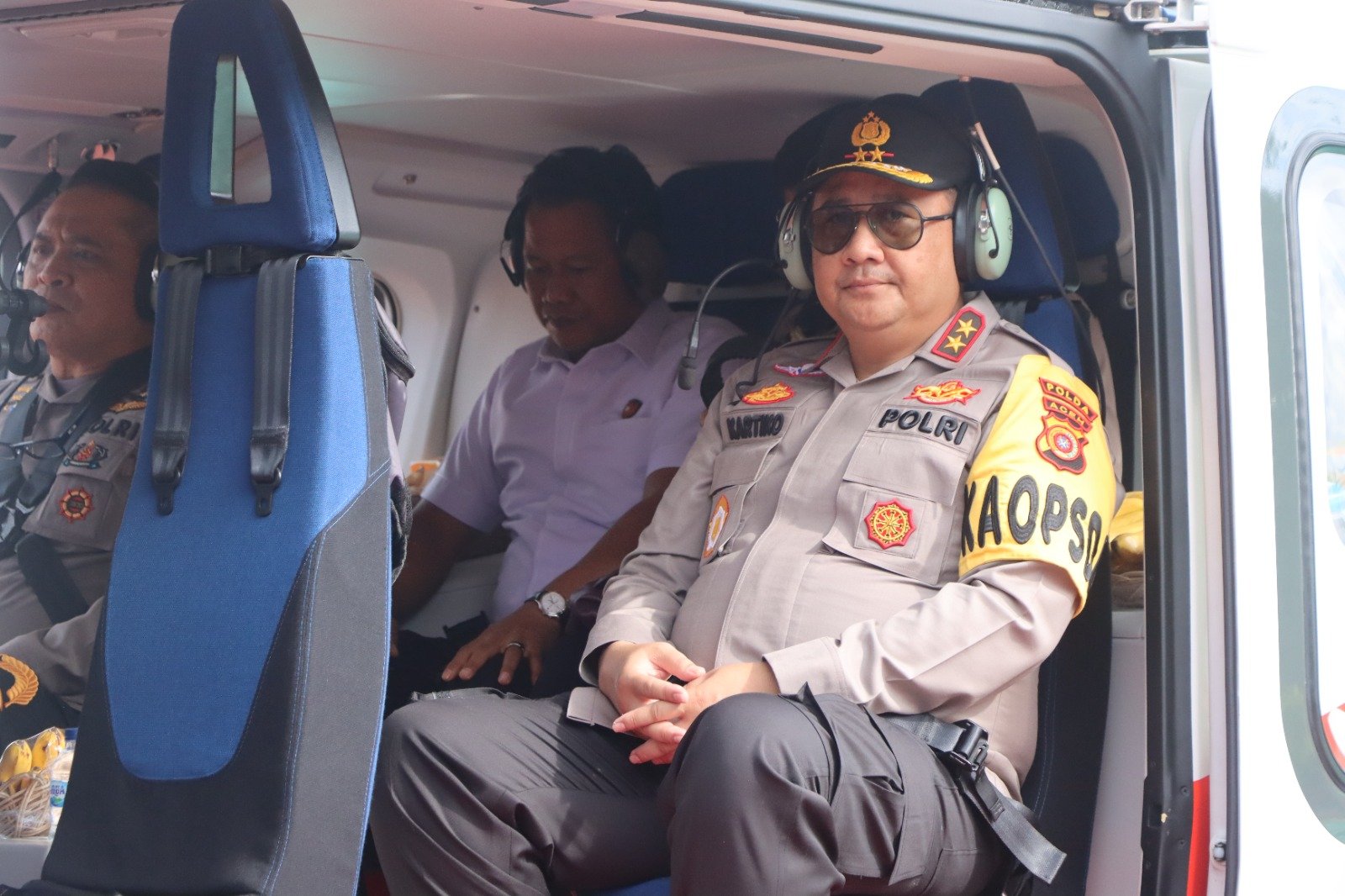 Kapolda Aceh Irjen Achmad Kartiko melaksanakan patroli udara untuk memantau situasi perairan dalam rangka mengantisipasi kedatangan pengungsi Rohingnya, Rabu, 20 Desember 2023. Foto : Humas Polda Aceh