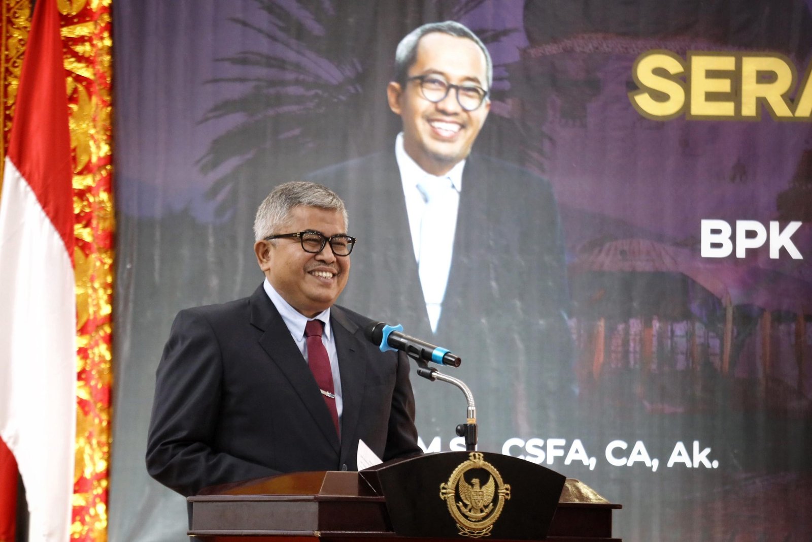 Sekda Aceh, Bustami SE, M.Si menyampaikan sambutan pada Serah Terima Jabatan Kepala BPK RI Perwakilan Aceh di Gedung BPK RI Perwakilan Aceh, Kamis (21/12/2023).