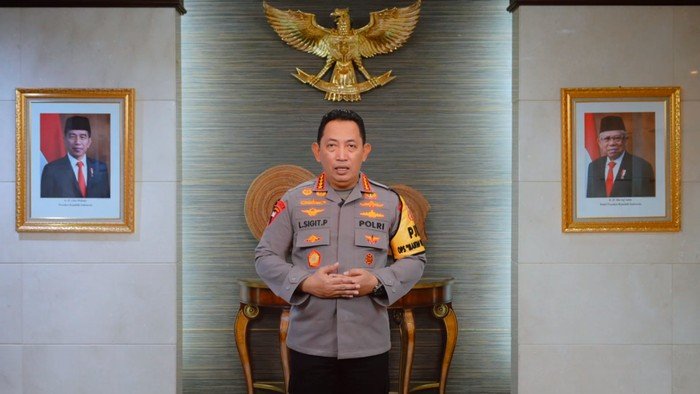 Kapolri Jenderal Listyo Sigit Prabowo mengucapkan selamat Natal 2023 dan tahun baru 2024.