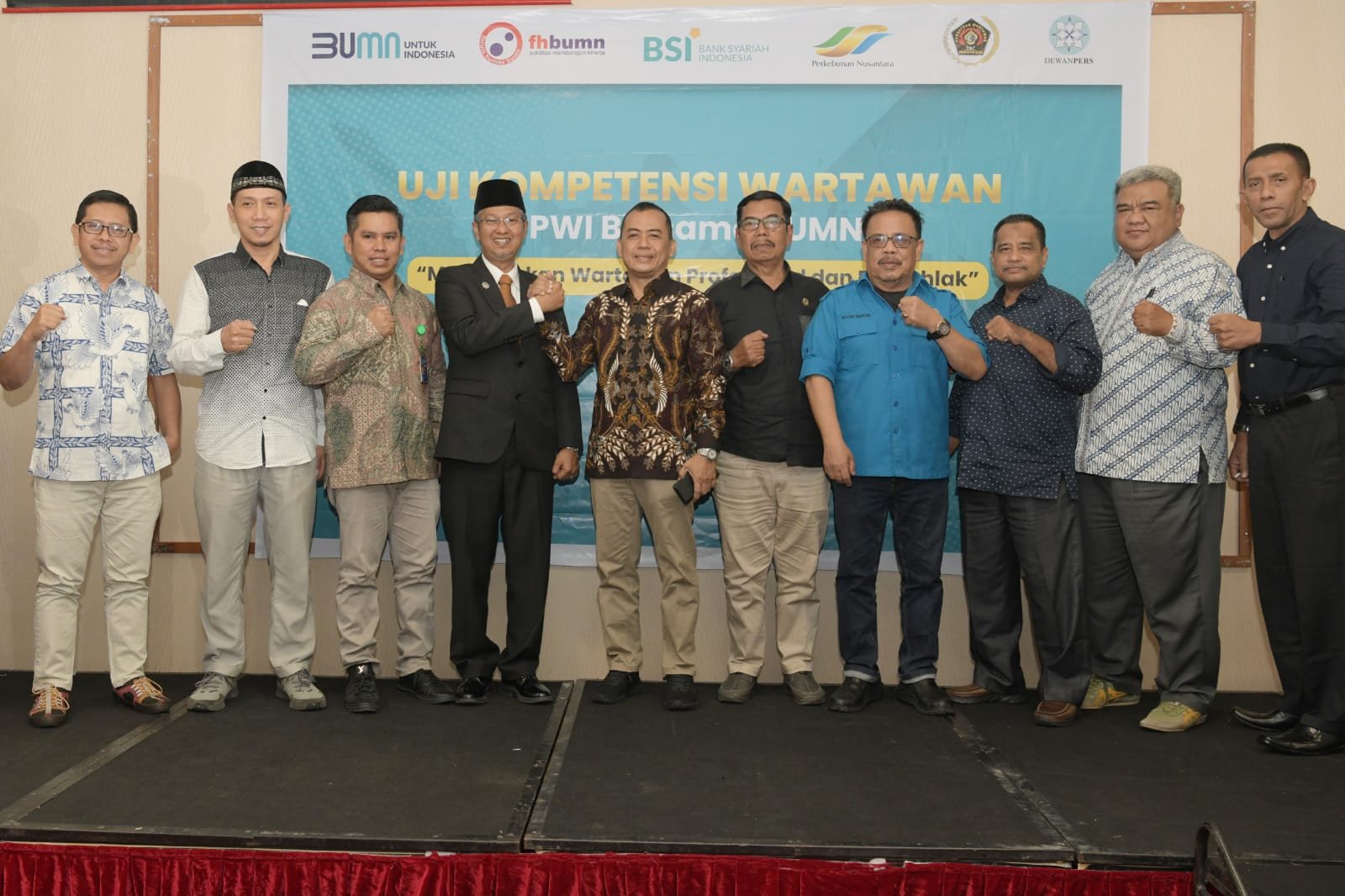 Asisten Administrasi Umum Setda Aceh, Dr. Iskandar AP, S.Sos, M.Si menghadiri sekaligus membacakan sambutan tertulis PJ. Gubernur Aceh pada kegiatan uji kompetensi wartawan muda di hotel Hermes Banda Aceh, Kamis (28/12/2023).