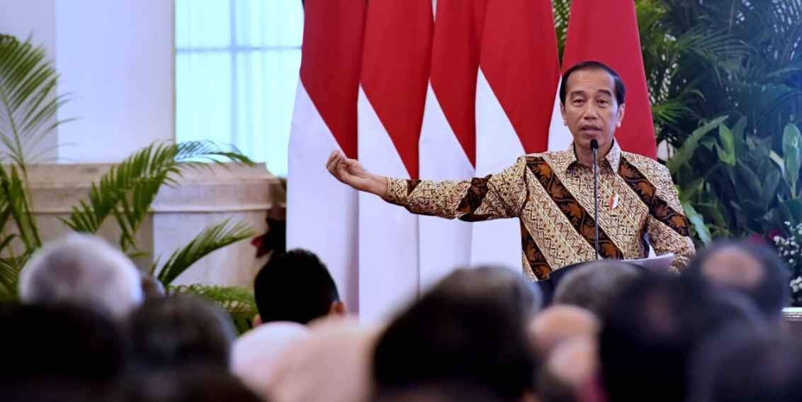 Presiden Joko Widodo menyampaikan sambutannya dalam acara Silaturahmi Presiden Republik Indonesia dengan Para Penggiat Infrastruktur dalam rangka Hari Bakti PU Ke-78 di Istana Negara, Jakarta pada Senin, 4 Desember 2023. Foto: BPMI Setpres/Rusman