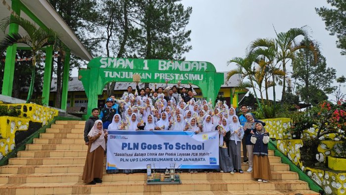 PLN Unit Layanan Pelanggan (ULP) Janarata melalui kegiatan PLN Goes To School di SMA Negeri 1 Bandar, Kabupaten Bener Meriah, Kamis (7/12/2023). Foto : Pemerintah Aceh