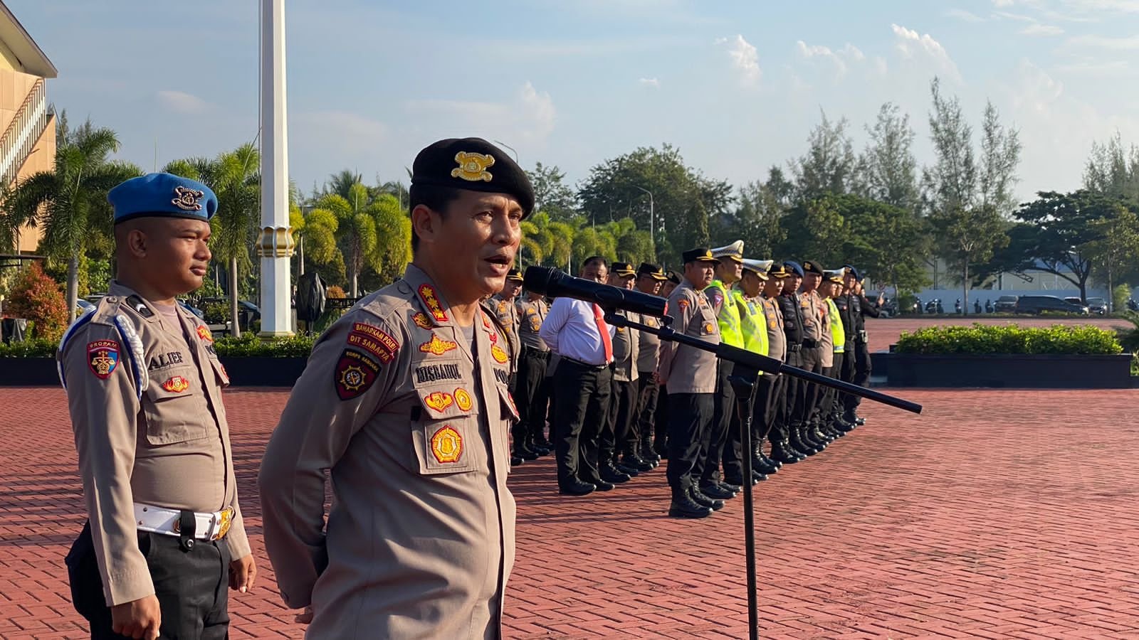 Satgas Operasi Mantap Brata (OMB) Seulawah 2023-2024 menggelar apel siaga pada masa kampanye Pemilu 2024 di lapangan Polda Aceh, Senin, 22 Januari 2024.