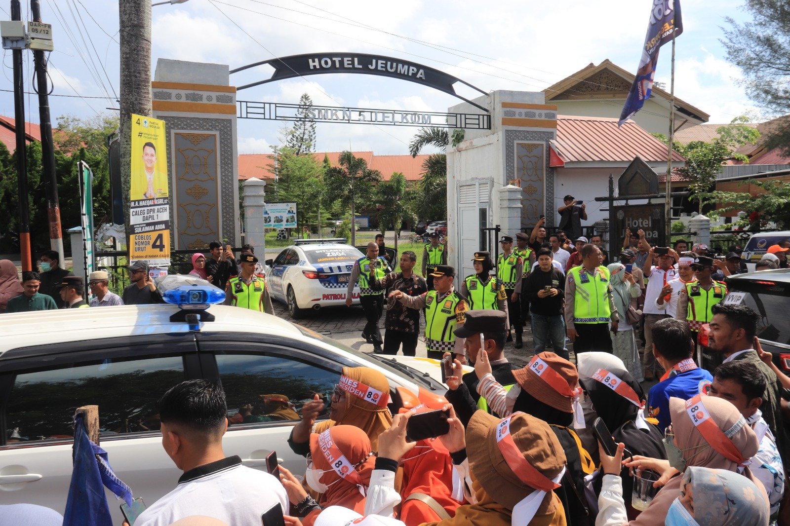 Personel Polresta Banda Aceh yang didukung oleh Polda Aceh melaksanakan tugas pengamanan kampanye terbuka calon presiden (capres) Republik Indonesia nomor urut satu, Anies Rasyid Baswedan. Sabtu, 27 Januari 2024. Foto : Humas Polda Aceh
