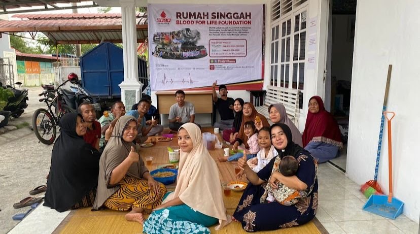 Para pasien bersama relawan BFLF di Rumah Singgah BFLF Pusat.