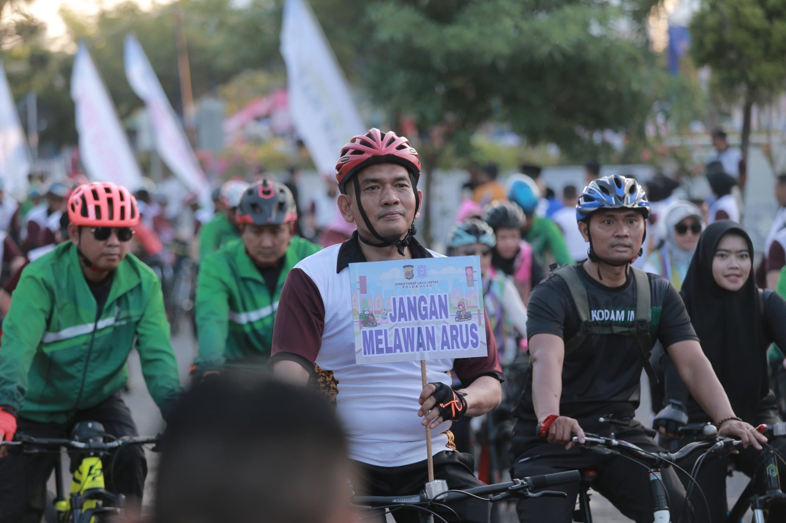 Direktorat Lalu Lintas (Ditlantas) Polda Aceh mengkampanyekan keselamatan berlalu lintas di halaman kantornya, Lamteumen, Kota Banda Aceh, Minggu, 4 Februari 2024.