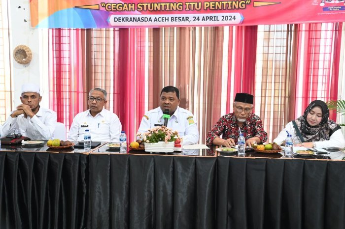 Pj Bupati Aceh Besar Muhammad Iswanto SSTP MM yang diwakili Sekdakab Aceh Besar Drs Sulaimi M.Si membuka Diseminasi Hasil Audit Kasus Stunting Kabupaten Aceh Besar Semester I Tahun 2024 di Aula Dekranasda, Gampong Gani, Kecamatan Ingin Jaya, Aceh Besar