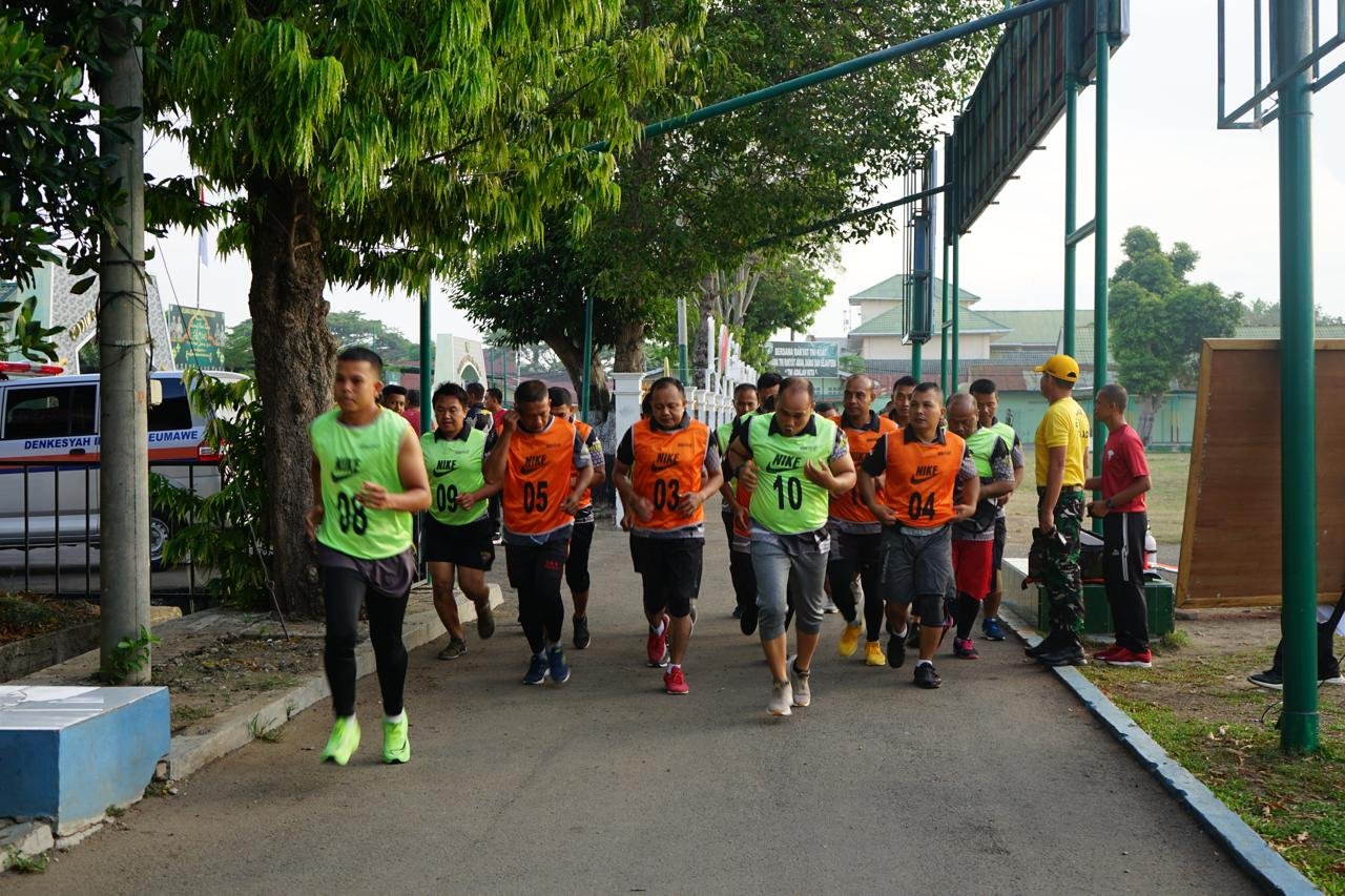 Kodim 0103/Aceh Utara menggelar kegiatan tes Kesegaran Jasmani (Garjas) Periodik I tahun 2024 bertempat di lapangan Jenderal Sudirman Korem 011/Lilawangsa, Jalan Iskandar Muda, Gampong Jawa Lama, Kecamatan Banda Sakti, Kota Lhokseumawe, Selasa (14/05/2024)