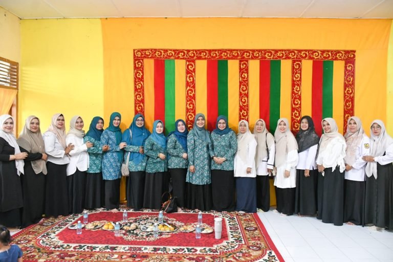 Dessy Maulidha Tinjau Posyandu Lamlagang