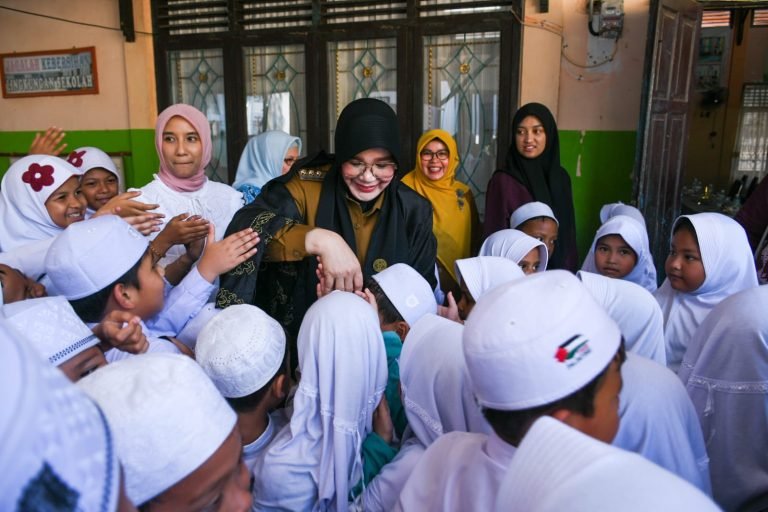 Illiza Pantau Pelaksanaan Screening CHD di SDN 67 Percontohan