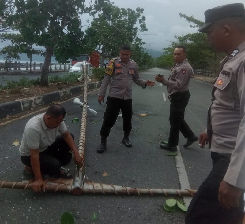Angin Kencang Tumbangkan Tiang Lampu dan CCTV di Ulee Lheue, Diskominfotik Lakukan Penanganan Cepat