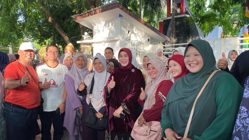 Illiza Ceritakan Sejarah Putroe Phang pada Wisatawan Malaysia Saat Membuka Banda Aceh Art and Cultural Market Putroe Phang
