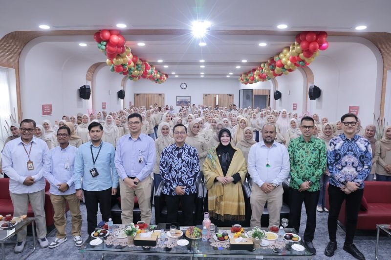 Illiza Dorong Frontliner Bangun Kepercayaan Melalui Pelayanan Prima