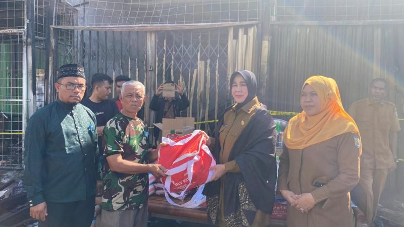 Illiza Kunjungi Korban Kebakaran di Lamdingin