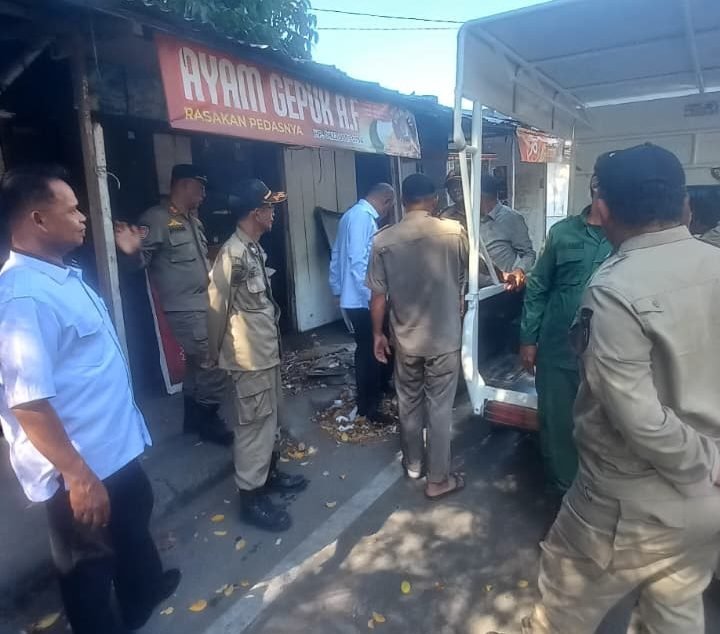 Jaga Ketertiban dan Kepentingan Umum, PKL di Kopelma Darussalam Ditertibkan