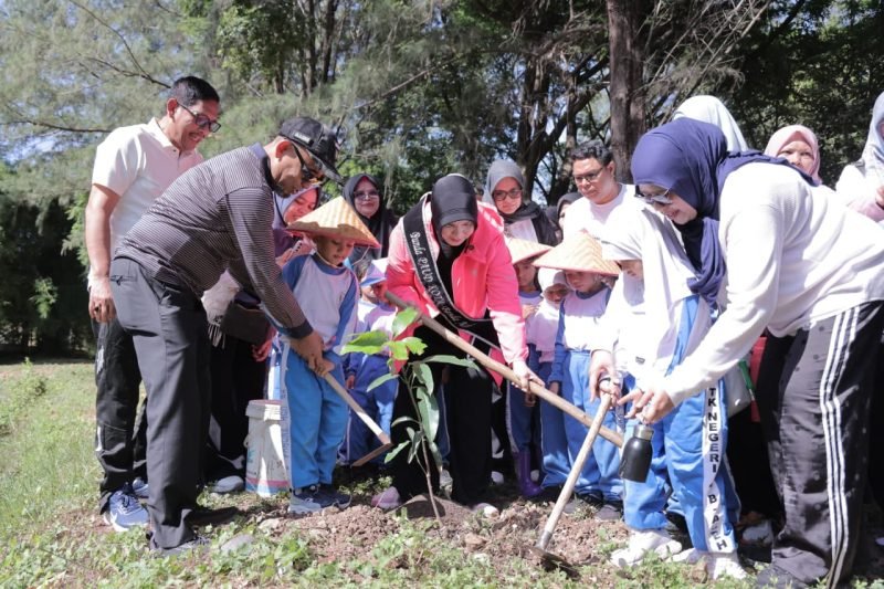 Jejak Kecil di Hutan Kota, Menanam Harapan Besar bagi Generasi Banda Aceh