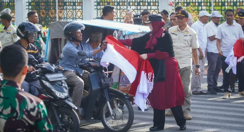 Menyemarakkan HUT ke-81 RI, Sebanyak 800 Bendera Merah Putih Dibagikan kepada Warga