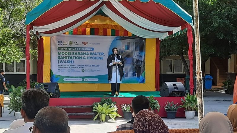 Resmikan WASH di SMPN 9, Wali Kota Ajak Siswa Bawa Botol Minum dari Rumah