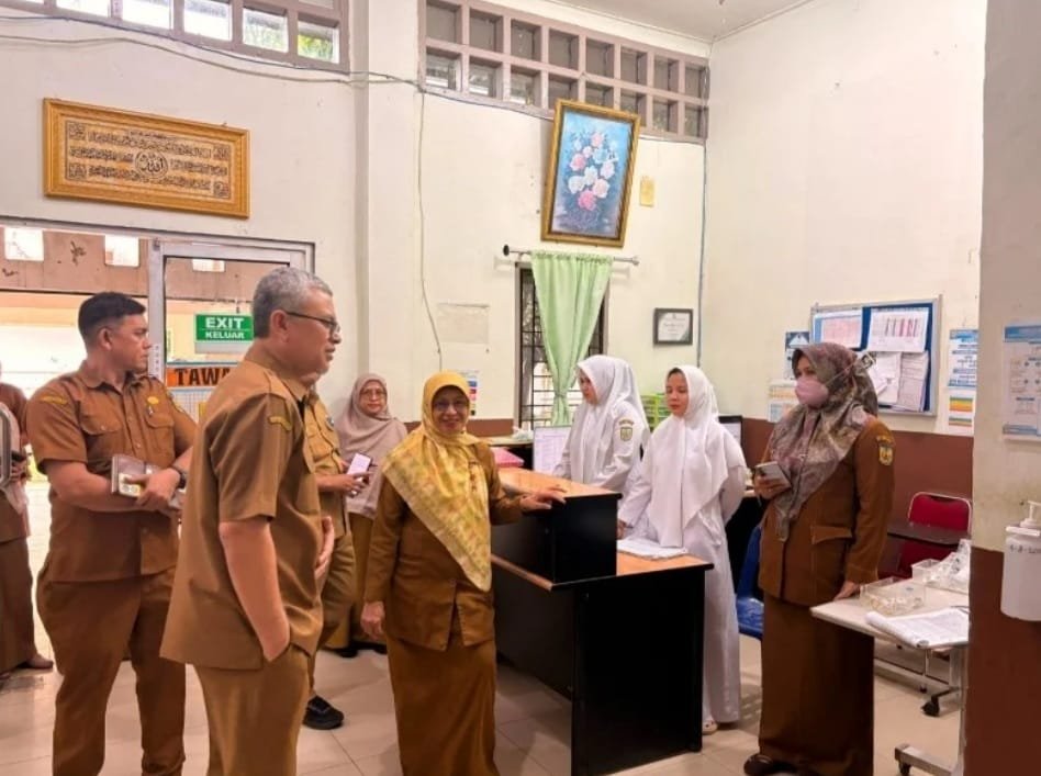 Tinjau Sarana Prasarana, Direktur RSUD Meuraxa Pastikan Layanan Optimal